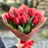Букет 17 алых тюльпанов